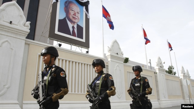Cambodian government security forces walk in front of the Council of Ministers building as they patrol along a street ahead of the 21st ASEAN Summit and other related summits in Phnom Penh, November 13, 2012.