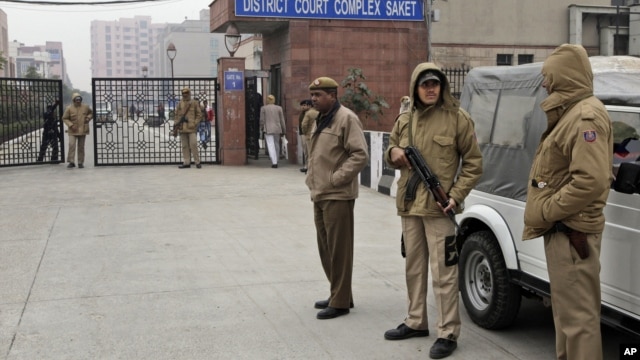 Indian police officers stand outside the district court where five men accused in a gang rape were brought to appear in New Delhi, January 7, 2013. 