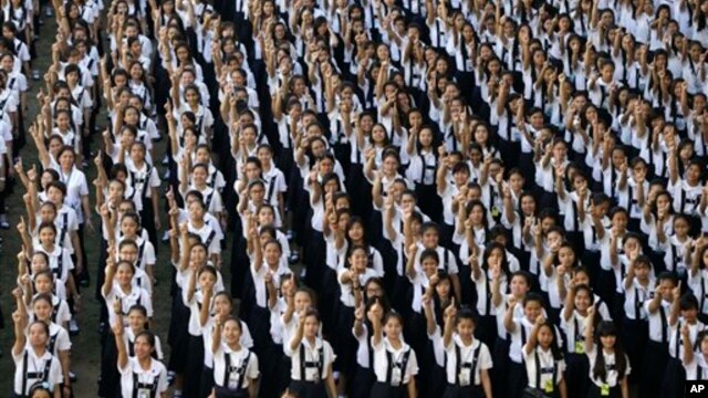 Učesnici kampanje "Milijarde ustaje" u Manili, Filipinima