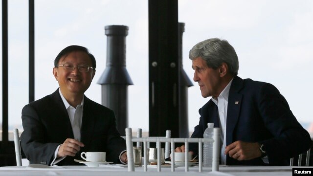 Ông Kerry tiếp nhà ngoại giao hàng đầu của Trung Quốc tại tư gia của ông ở thành phố Boston, bang Massachusetts, trong hai ngày. 
