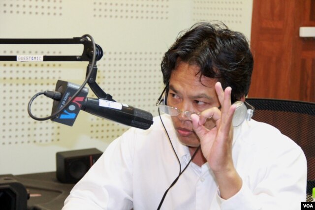 លោកបណ្ឌិត សុខ ទូច សាកលវិទ្យាធិការនៃសាកលវិទ្យាល័យខេមរៈ​ និងជា​អ្នកស្រាវជ្រាវ​រឿង​ផែនទី​នៃ​រាជបណ្ឌិត​សភា​កម្ពុជា
