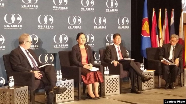 Cambodan Commerce Minister Sun Chanthol participates in a panel discussion titled “The Landscape of ASEAN in 2016 and the Vision for 2025” in San Francisco, Wednesday, February 17, 2016. (Courtesy of Cambodian Ministry of Commerce's Facebook page)