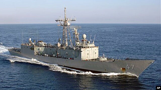 In this image provided by the U.S. Navy, the guided missile frigate USS Nicholas steams through the Atlantic Ocean, 7 May 2006 (file photo)