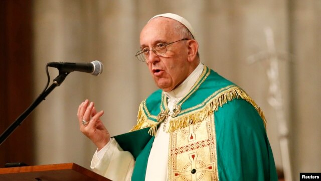 Unas 2.500 personas asistieron al Rezo Vespertino que presidió el Papa en la Catedral de San Patricio, en Manhattan, Nueva York.
