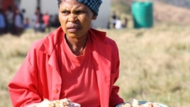 Community members serve food to all the people who’ve gathered to be tested for HIV at Bulungula (D. Taylor/VOA)