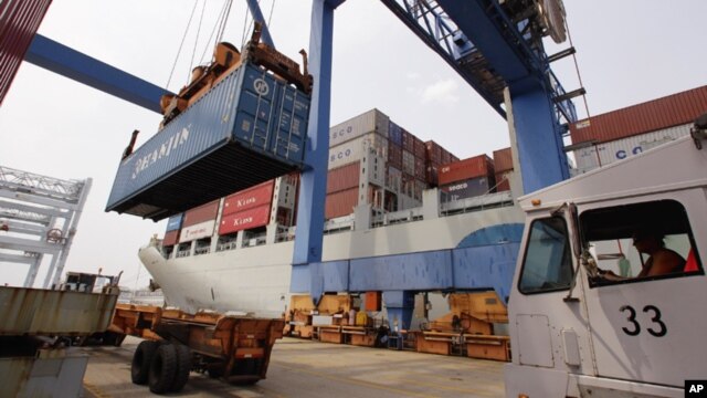 21 nền kinh tế trong vùng Châu Á-Thái Bình Dương có tổng số GDP là 30 ngàn tỷ đôla, tức 56 phần trăm sản lượng kinh tế thế giới