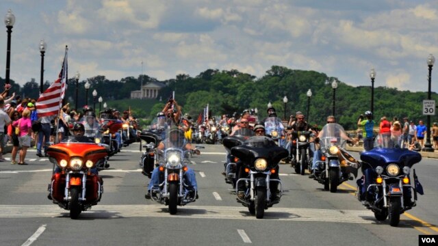 Cuộc diễu hành Rolling Thunder tới Đài tưởng niệm chiến tranh Việt Nam ở thủ đô Washington.