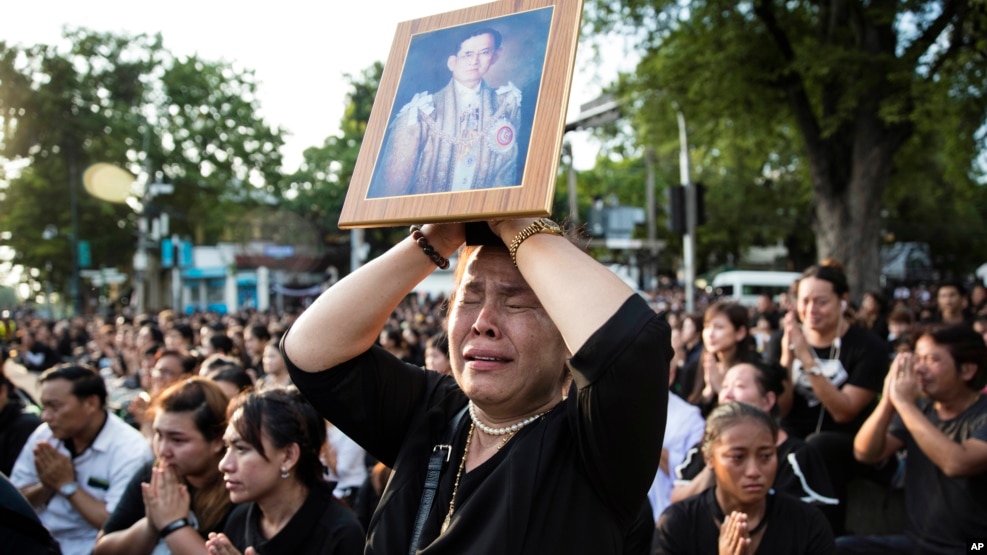 Người dân Thái Lan tương tiếc Quốc vương Bhumibol Adulyadej.