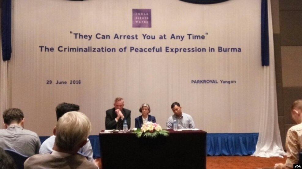 လြတ္လပ္စြာထုတ္ေဖာ္ေျပာဆိုခြင့္နဲ႔ စုေဝးခြင့္ကို ဖိႏွိပ္ထားတဲ့ ဥပေဒေတြအေပၚ ေလ့လာသံုးသပ္ထားတဲ့ HRW အစီရင္ခံစာ သတင္းစာရွင္းလင္းပြဲ