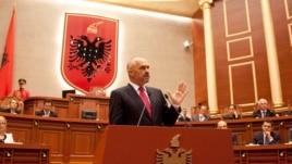 Shqipëri: Opozita braktis seancën për programin