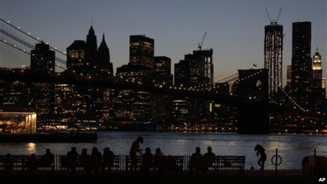 Cảnh Manhattan sau hoàng hôn nhìn từ quận Brooklyn của New York