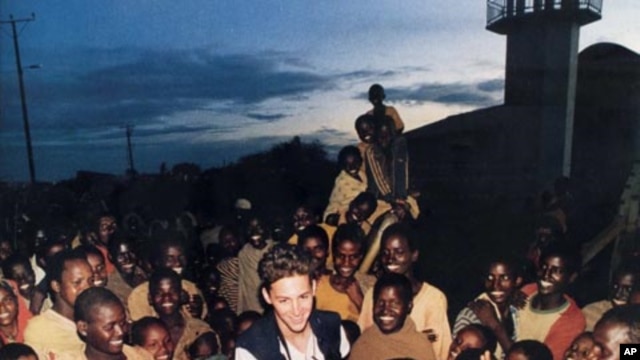 Born to an American mother and a British father, Dan Eldon spent most of his life in Africa, which he considered home. He also died there, while working as a photojournalist for Reuters.