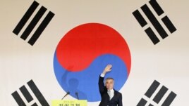 Moon Jae-in yana gaida magoya bayansa 