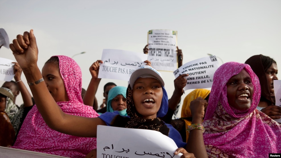 Des manifestants mauritaniens demandent la libération de Biram Ould Abeid à Nouakchott, le 26 mai 2012.