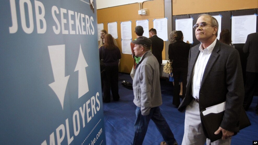 Người tìm việc đến hội chợ việc làm ở Portland, bang Oregon, Mỹ, ngày 24/4/2012.