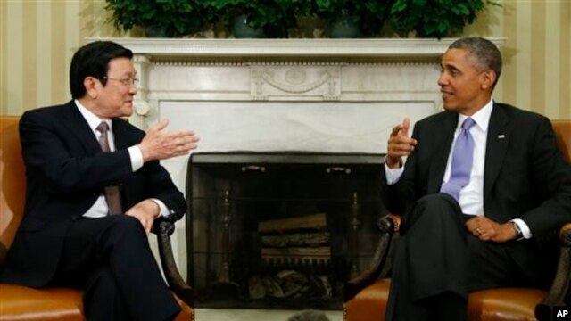 Tổng thống Mỹ Obama tiếp Chủ tịch nước Việt Nam Trương Tấn Sang tại phòng Bầu dục của Tòa Bạch Ốc tại Washington, ngày 25/7/2013