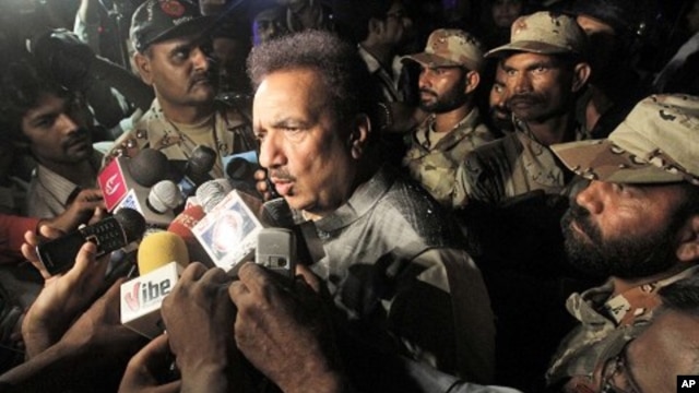Pakistani Interior Minister Rehman Malik briefs the media in Karachi, Pakistan, May 23, 2011