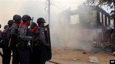ဒီႏွစ္အေစာပိုင္း မိတၳီလာၿမိဳ႕မွာ ျဖစ္ပြားခဲ့တဲ့ အၾကမ္းဖက္ပံုရိပ္တခ်ိဳ႕။ (မတ္လ ၂၁ ရက္၊ ၂၀၁၃)