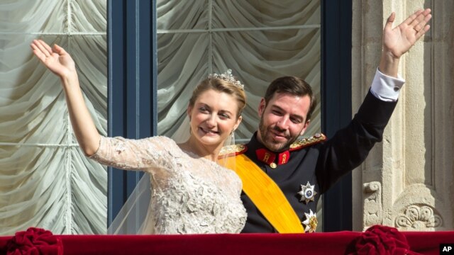 Đông cung thái tử Guillaume của Luxembourg đã thành hôn với nữ bá tước Stephanie de Lannoy của Bỉ.