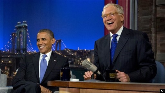Presiden AS, Barack Obama bersama David Letterman dalam acara "Late Show With David Letterman" di Ed Sullivan Theater, New York (18/9).