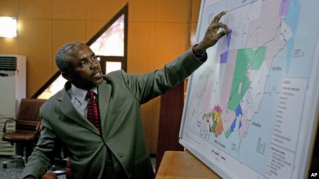 Azhari Abdalla, director general of the Sudanese oil ministry's Oil Exploration and Production Authority, points to a map as he briefs journalists in Khartoum, December 19, 2011.