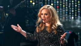 British singer Adele perfoms the song "Skyfall" from film "Skyfall," nominated as best orginal song, at the 85th Academy Awards in Hollywood, California Feb. 24, 2013.