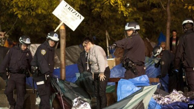 Police officers order Occupy Wall Street protesters to leave Zuccotti Park, their longtime encampment in New York, November 15, 2011.