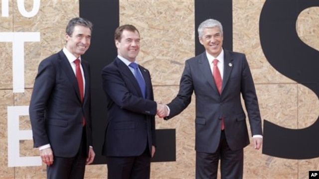 From left, NATO Secretary General Anders Fogh Rasmussen, Russian President Dmitry Medvedev and Portuguese Prime Minister Jose Socrates are seen prior to participating in a NATO Russia Council meeting at a NATO summit in Lisbon, 20 Nov 2010