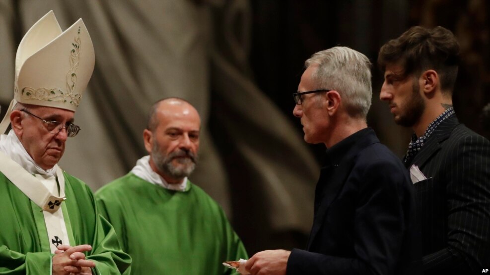 Đức Giáo Hoàng Phanxicô cử hành Thánh lễ cho tù nhân tại Đền Thánh Phê-rô, Vatican, 6/11/2016.