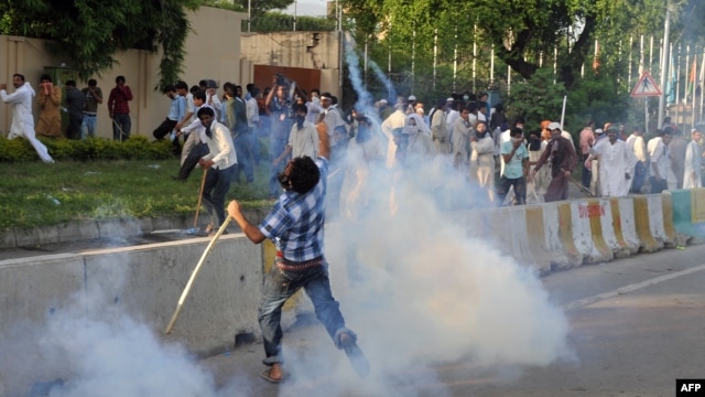  A Pakistani Muslim protester throws a tear gas shell back towards police as demonstrators attempt to reach the U.S. embassy during a protest against an anti-Islam film in Islamabad, September 20, 2012.