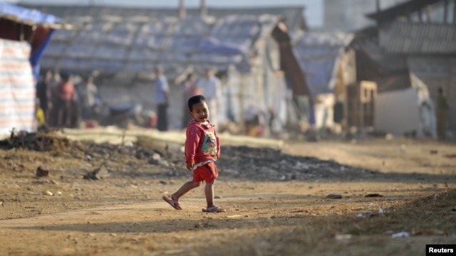 A refugee child from Burma's Bhamo city walks inside a rescue camp in the Chinese southwestern border city of Longchuan, Yunnan province February 10, 2012. In an obscure part of southwest China, a refugee crisis from one of the world's longest running and