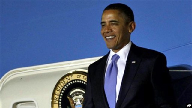 President Barack Obama arrives to attend the G-20 Summit in Seoul, South Korea, 10 Nov 2010.