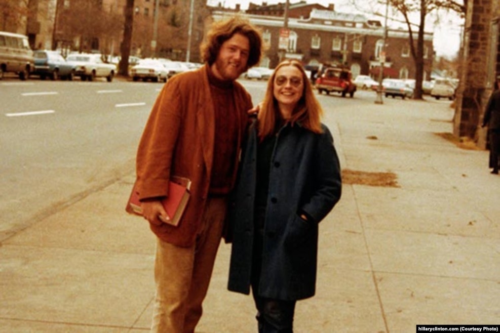 希拉里和比尔&middot;克林顿相识于耶鲁大学，他们在1971年开始约会