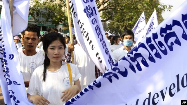 Cambodian human rights activists march to mark the International Human Rights Day in Phnom Penh, file photo. 