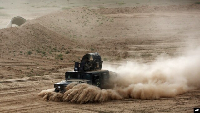12일 이라크 정부군이 바그다드 북부 티크리트 지역을 탈환할 준비를 하고 있다.