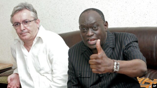 The lawyers of the deposed leader of Chad Hissene Habre, French Francois Serres (L), Senegalese El Hadj Diouf (R) hold a press conference. Senegal has suspended its plan to send Chad's former dictator Hissene Habre back to his own country, July 10, 2011
