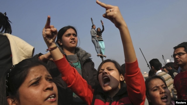 Demonstrators shout slogans near the presidential palace during a protest in New Delhi, Dec. 22, 2012. 