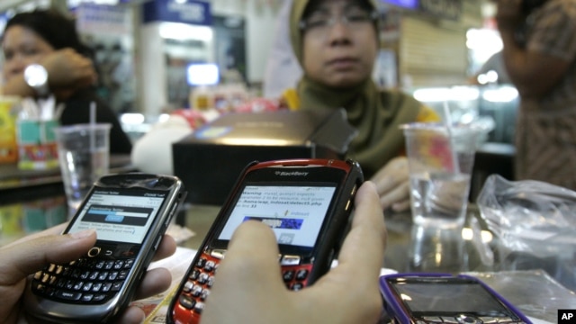 Research in Motion Ltd. (RIM), the Canadian-based maker of the BlackBerry, has pledged to fulfill Indonesia's demand to filter out pornographic content on its smart phones in the world's most populous Muslim country, Indonesian Communication and Information Minister Tifatul Sembiring said Monday. Indonesia threatened to revoke BlackBerry's license to operate in the nation of 237 million unless it filtered out porn and set up a local server. (AP Photo/Irwin Fedriansyah)