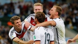Germany's Mario Goetze (C) celebrates with teammates after scoring against Argentina during extra time in their 2014 World Cup final at the Maracana stadium in Rio de Janeiro July 13, 2014.