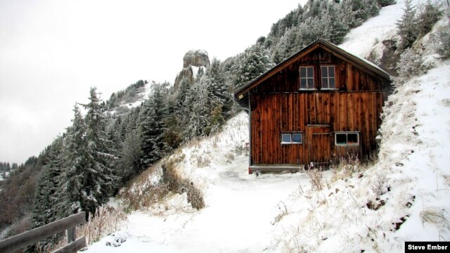 Alpine Winter: A winter scene on Schynige Platte in the Swiss Alps (Steve Ember/VOA)