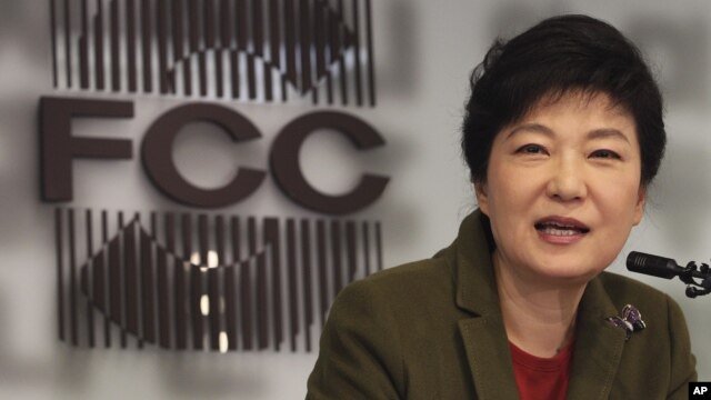 Ruling Saenuri Party presidential candidate Park Geun-hye speaks during a press conference at the Seoul Foreign Correspondents Club in Seoul, South Korea, November 8, 2012. 
