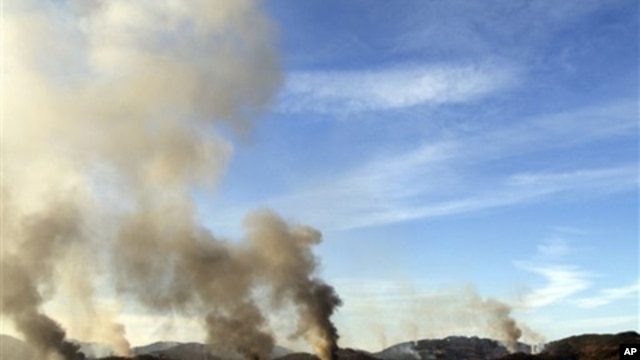 Smoke billows from South Korea's Yeonpyeong island near the border with North Korea, 23 Nov 2010