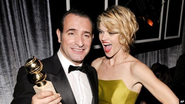 French actor and winner of the Golden Globe for Best Performance by an Actor in a Motion Picture - Comedy or Musical for his role in "The Artist" Jean Dujardin and cast member Missi Pyle (R) attend The Weinstein Company after party after the 69th annual G