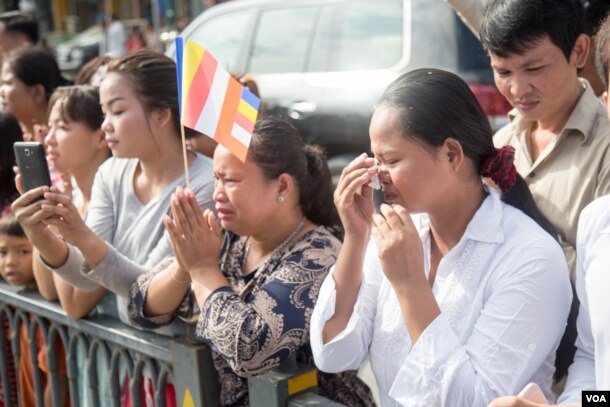 ប្រជា​ពលរដ្ឋ​រាប់​ម៉ឺន​នាក់​ចូល​រួម​ជូន​ដំណើរ​លោក​កែម ឡី​ នៅ​ថ្ងៃ​អាទិត្យ​ ទី​២៤ ខែកក្កដា​ ឆ្នាំ ២០១៦​នេះ។