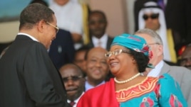 Rais Joyce Banda aliyeondoka madarakani leo baada ya kushindwa uchaguzi na Peter Mutharika