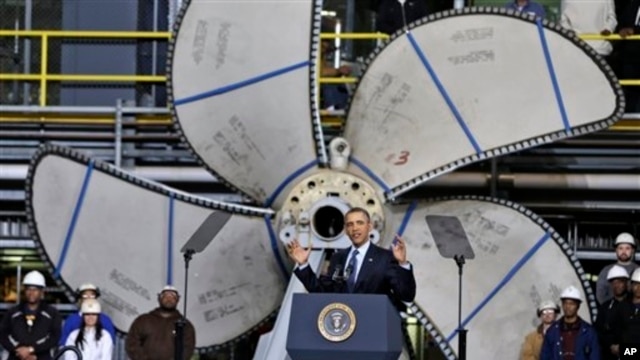 President Barack Obama addressubg shipbuilders about automatic defense budget cuts, Newport News Shipbuilding, Virginia, Feb. 26, 2013.