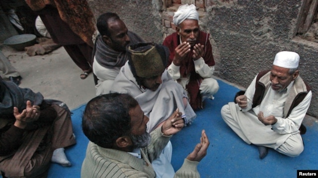 Hồi tháng trước, tại thành phố Lahore cũng có ít nhất 23 người chết vì uống phải loại thuốc ho có chất độc.