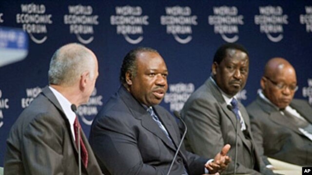 Gabon President Ali Bongo Ondimba (2L) sits between UN special rapportuer David Nabarro (L) and Kenyan PM Raila Odinga (2R) during the second day of the World Economic Forum on Africa in Cape Town on May 5, 2011