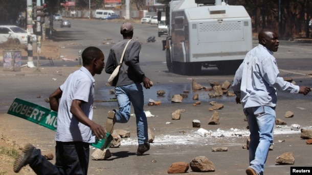 Opposition party supporters clash with police in Harare, Zimbabwe, Aug. 26, 2016.