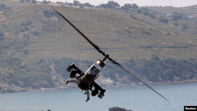 Trực thăng Cobra của quân đội Thổ Nhĩ Kỳ trong một cuộc diễn tập ở Izmir.